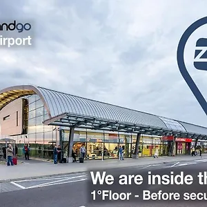 Capsule hotel Resting Pods - Zzzleepandgo Modlin Airport Wmi